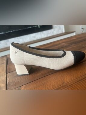 VIVAIA round toe chunky heels Women’s Size EU40 Beige & Black